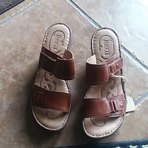 Born sandals